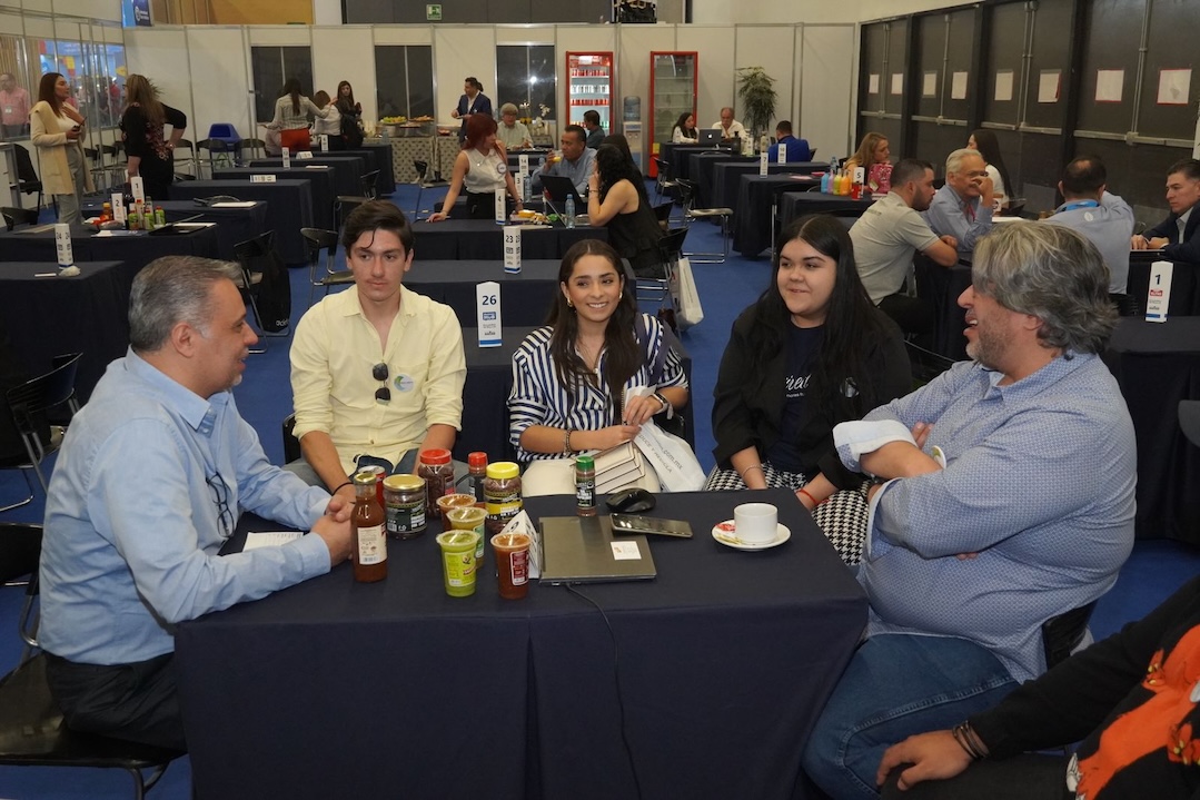 Empresas oaxaqueñas participan en la Expo ANTAD 2024