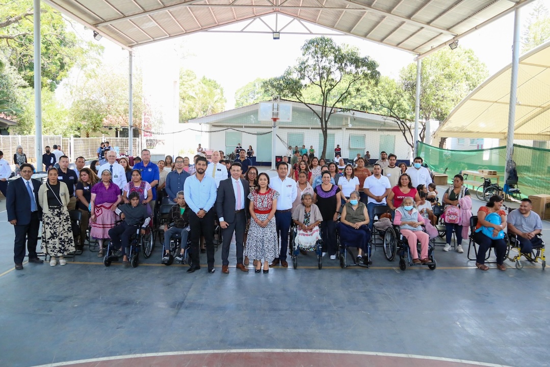Recibe DIF Oaxaca donación de 350 sillas de ruedas