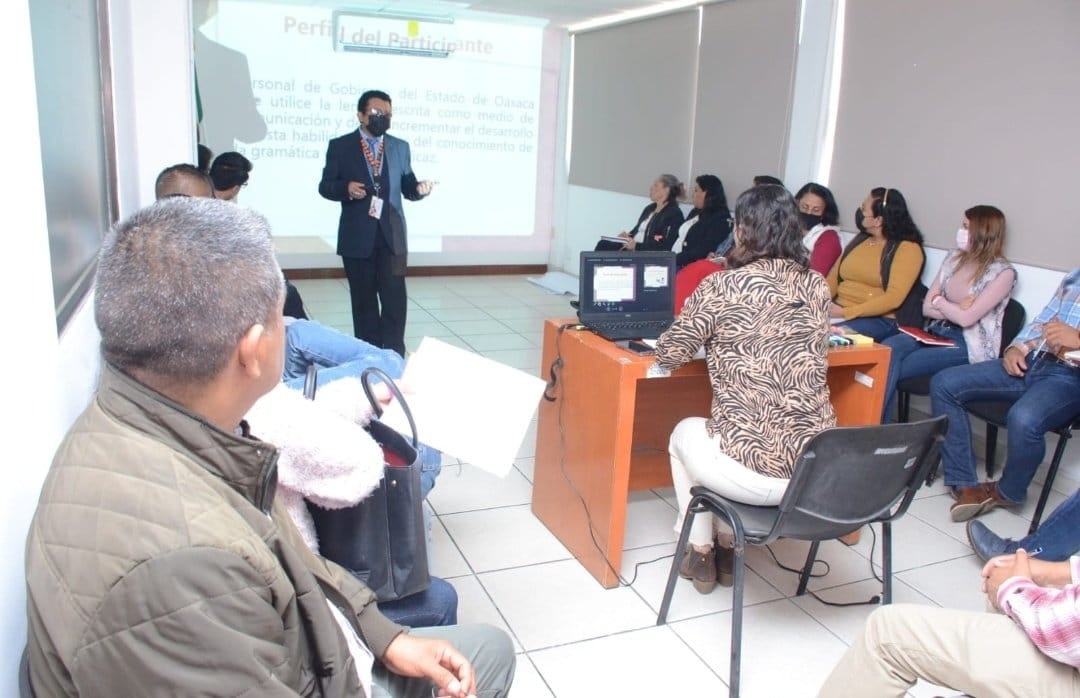 Presentan oportunidades de profesionalización y formación para funcionariado público de Oaxaca