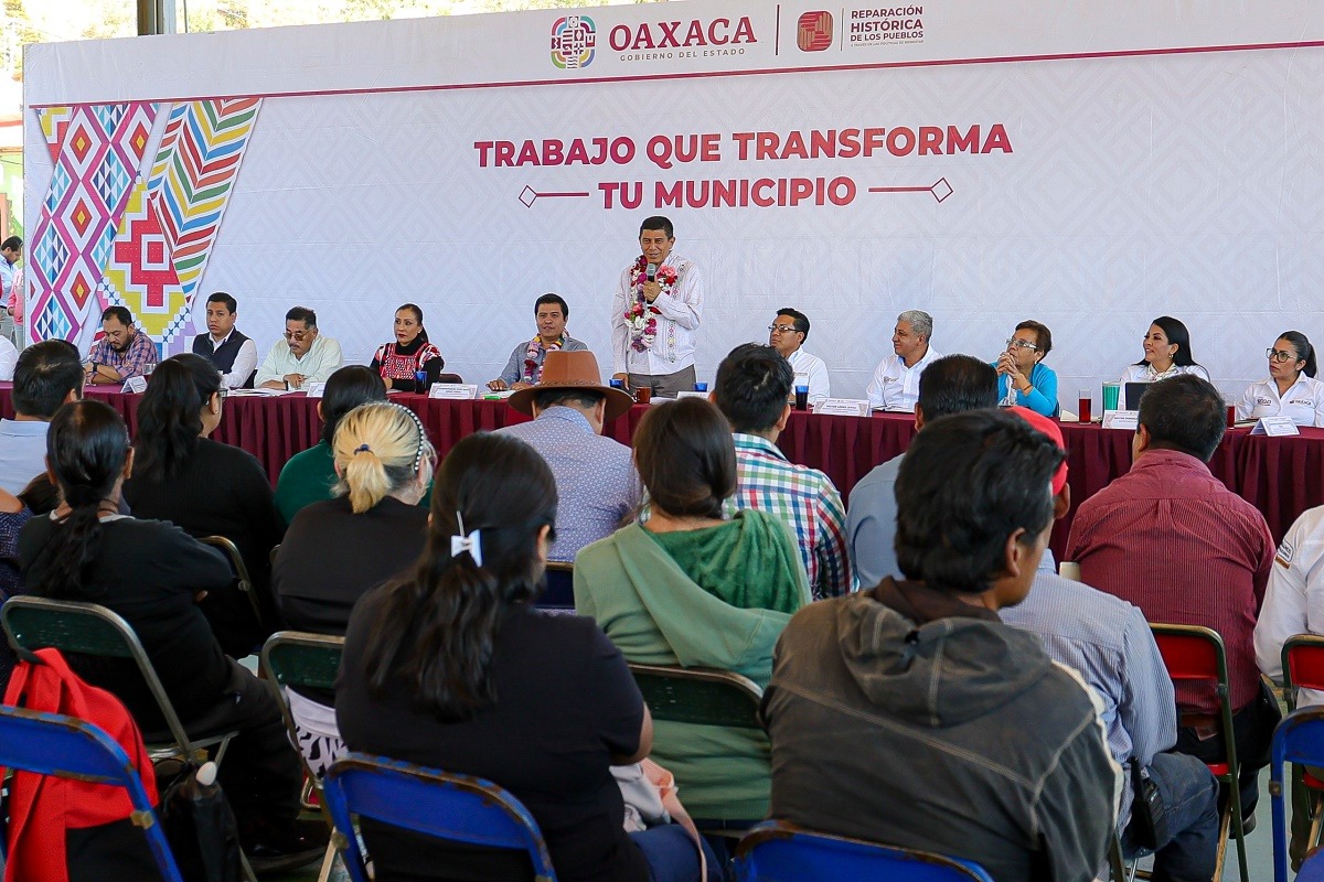 Construye Gobierno del Estado caminos e infraestructura educativa en beneficio de San Mateo Río Hondo