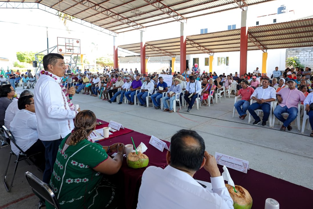 En unidad, Gobierno y población trabajan por Santo Domingo Armenta