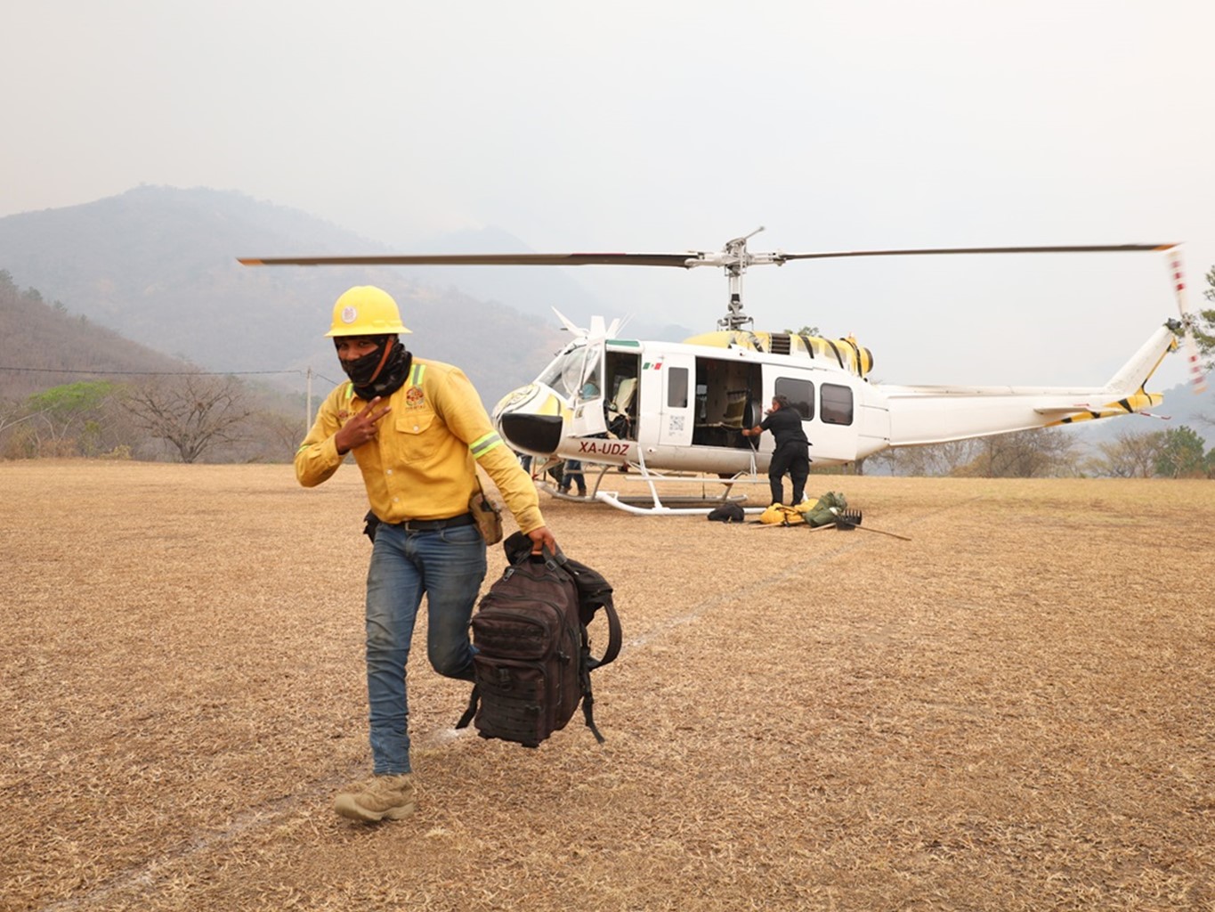Avanzan 142 combatientes con trabajos terrestres y aéreos en incendio de los Chimalapas: Coesfo