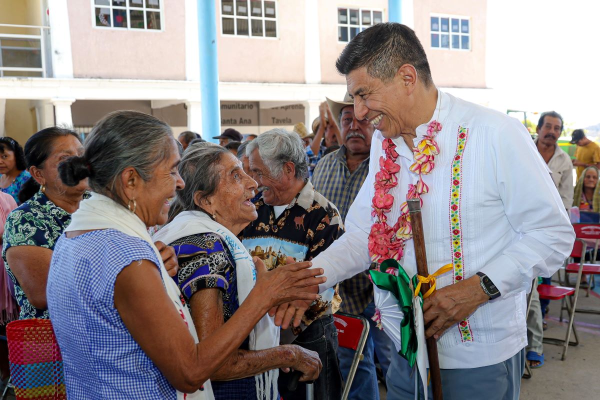 Gobierno del Estado trabaja para mejorar la infraestructura social de Santa Ana Tavela