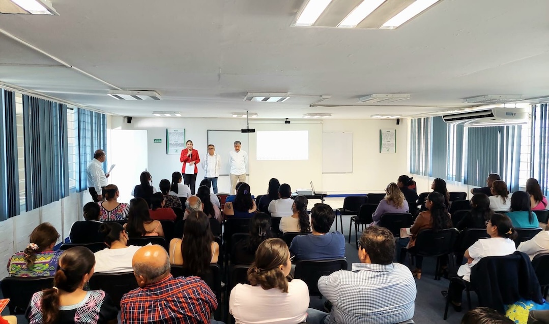 Capacitan a personal de salud para contribuir a un embarazo, parto y puerperio seguro