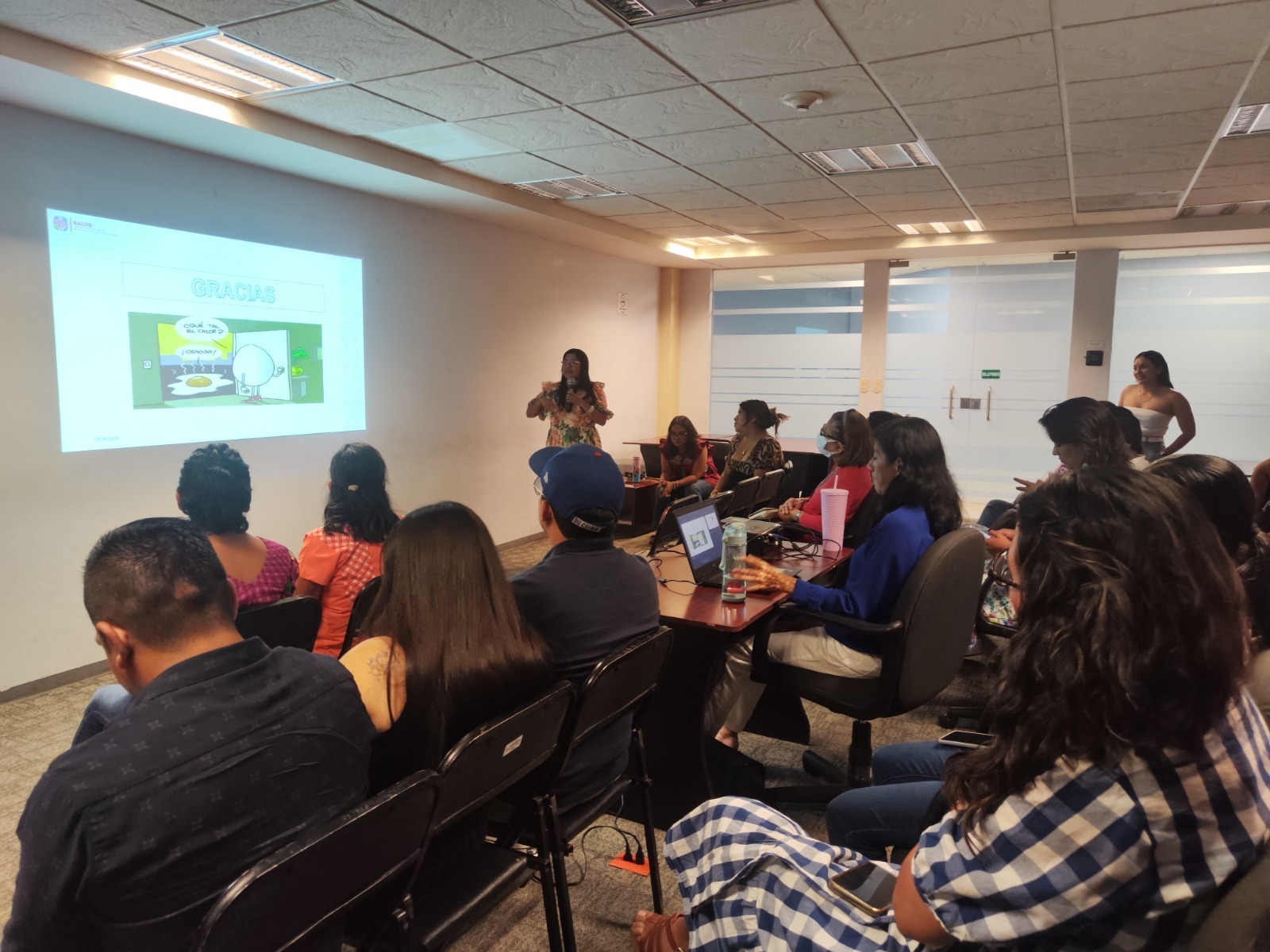 Brindan recomendaciones a funcionariado estatal por temporada de calor