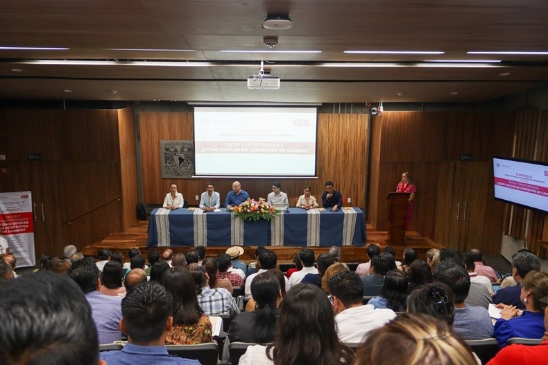 Realizan primer simposio de Liderazgo para una Educación Transformadora