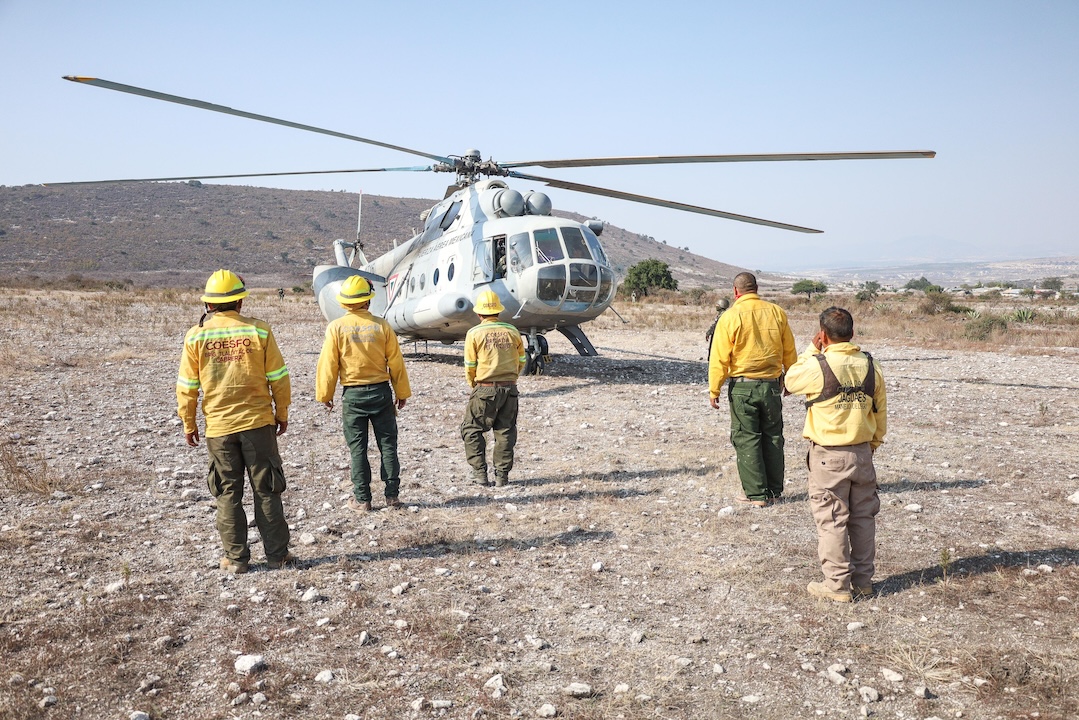 Suman dos helicópteros al combate del incendio en Tepelmeme
