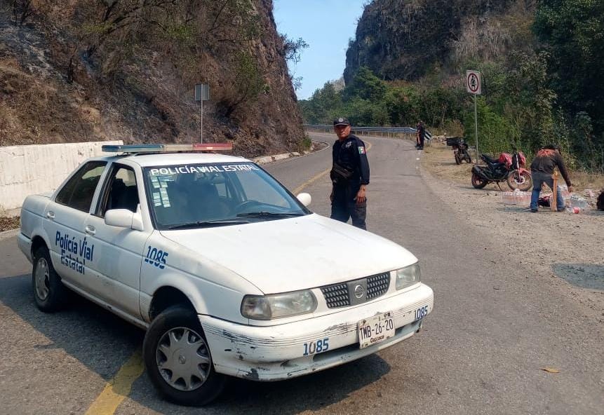 Suspenden circulación en la Carretera 175 Oaxaca- Tuxtepec por incendio forestal