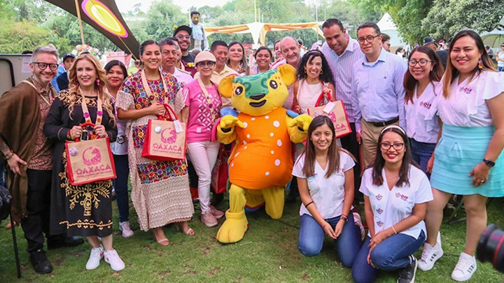Participa Oaxaca en la Fiesta de la Niñez Mexicana convocada por el SNDIF