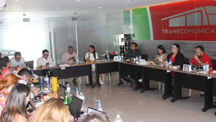 Oaxaca y Estado de México intercambian experiencias en materia de transporte publico
