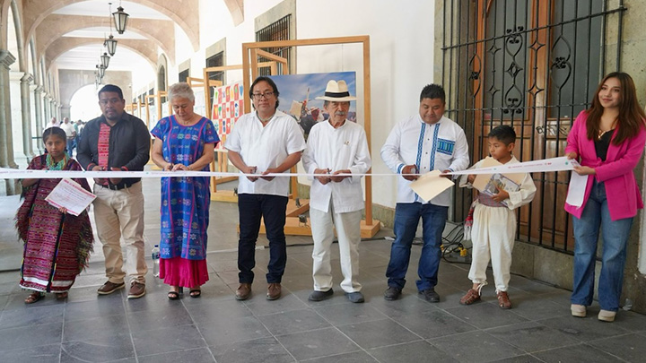 Niñas y niños triquis inauguran la exposición El camino del conejo