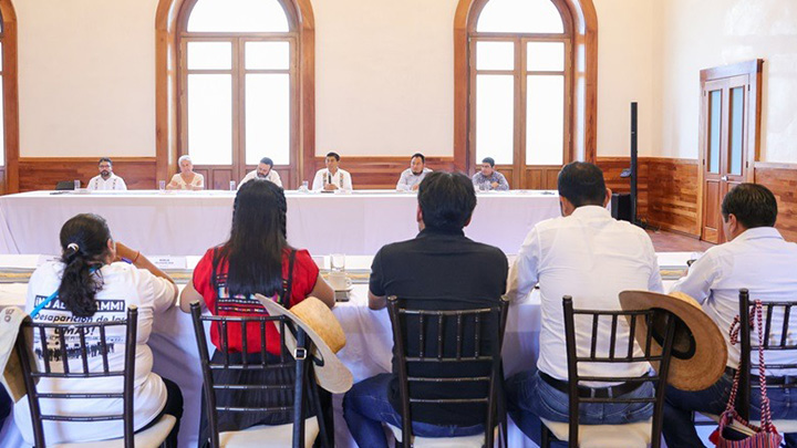En diálogo franco y abierto, recibe Gobierno de Oaxaca pliego petitorio de la Sección 22