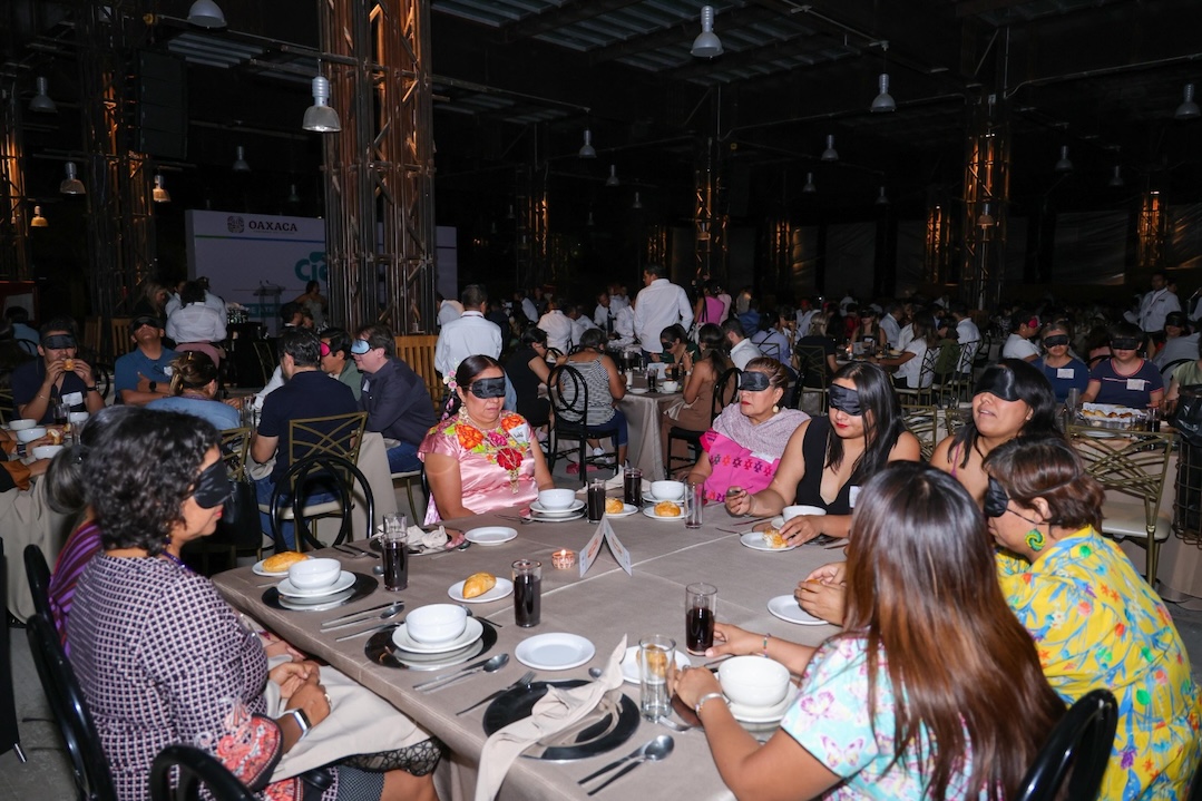 Con cena a ciegas en beneficio del Cecyd, se reflexiona sobre la importancia de avanzar en la inclusión