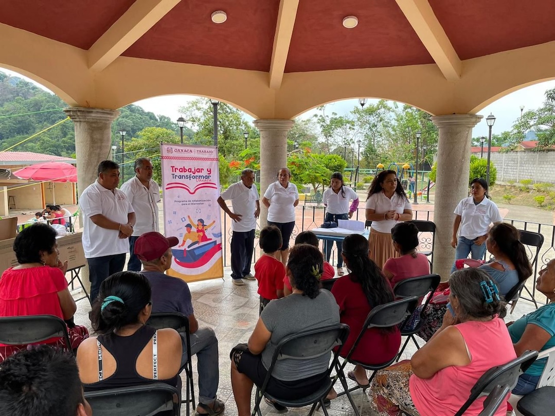 Inicia Setrao programa de alfabetización en personas adultas de Candelaria Loxicha