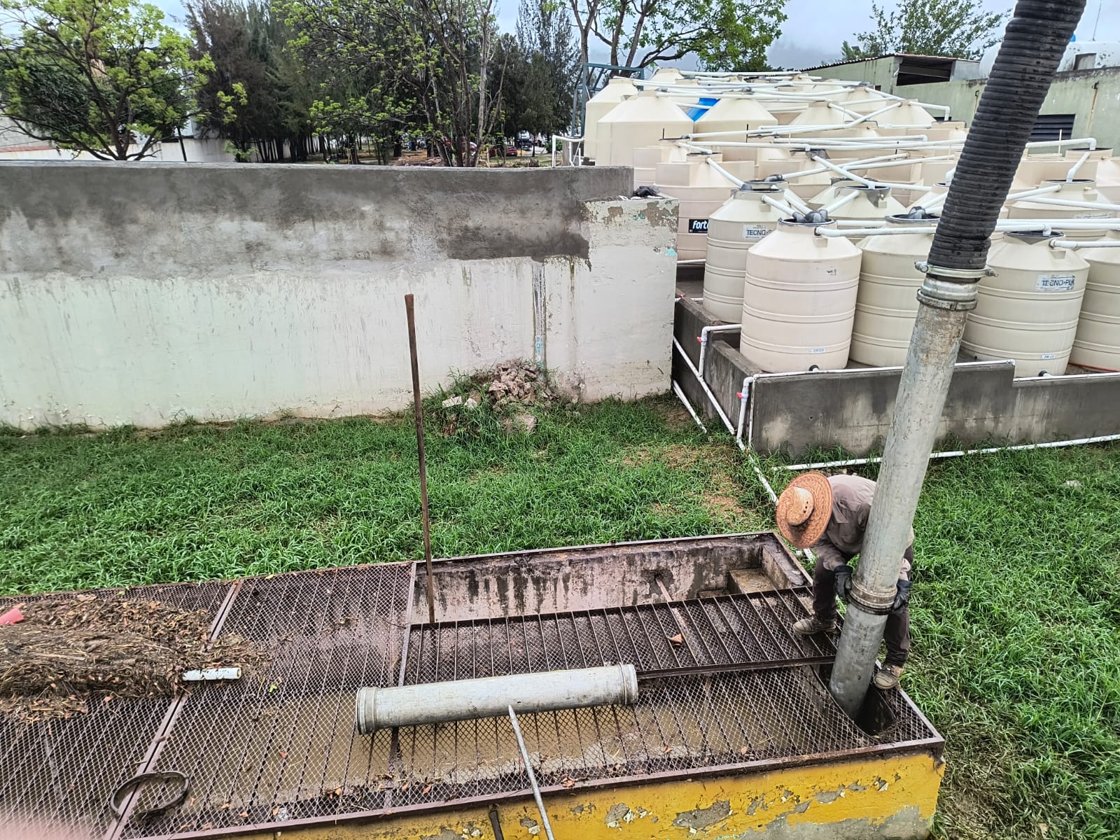 Coadyuva Soapa con la limpieza y desazolve del Hospital de la Niñez Oaxaqueña