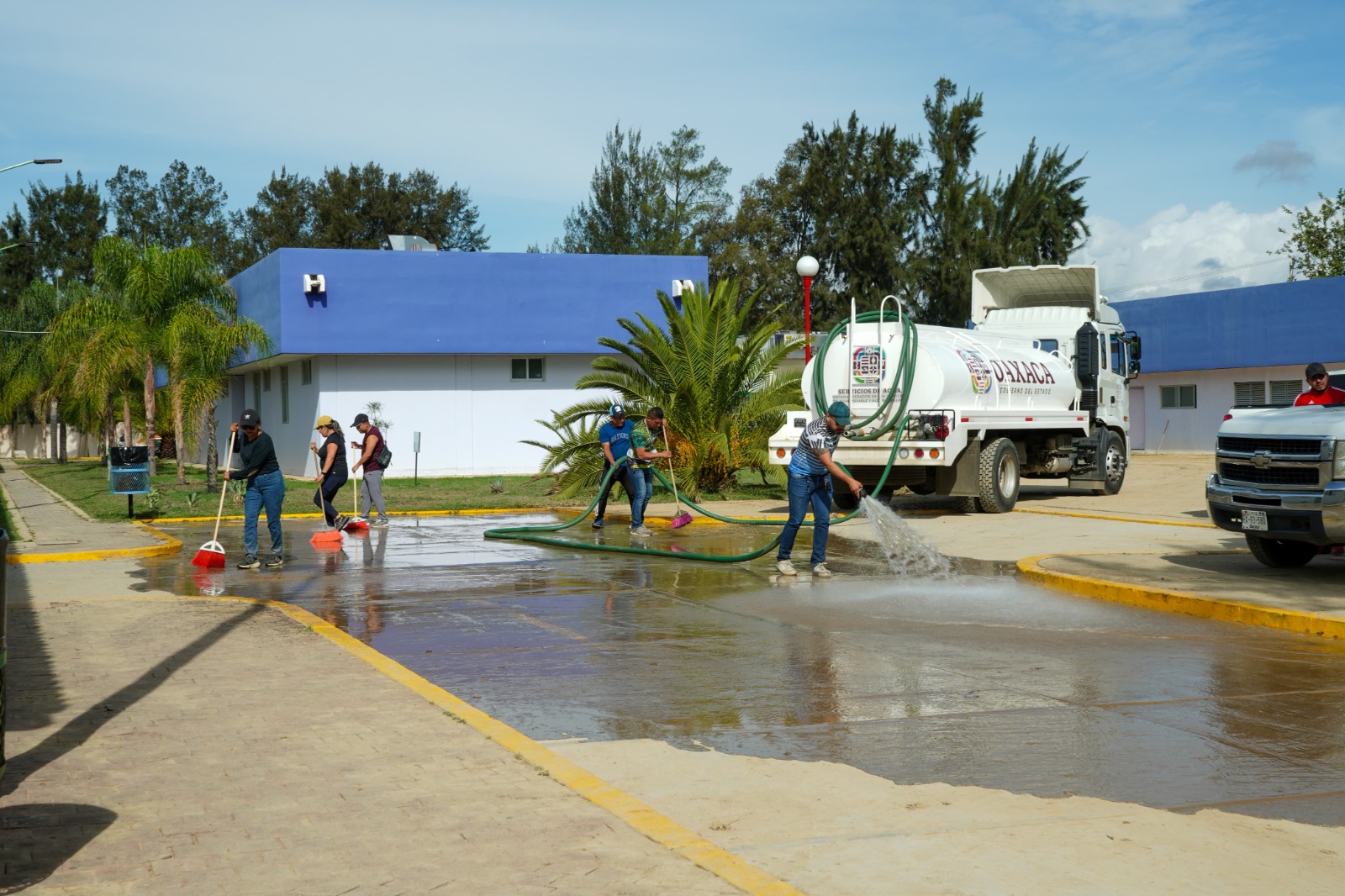 Colabora Soapa en tequio de limpieza del Hospital de la Niñez Oaxaqueña