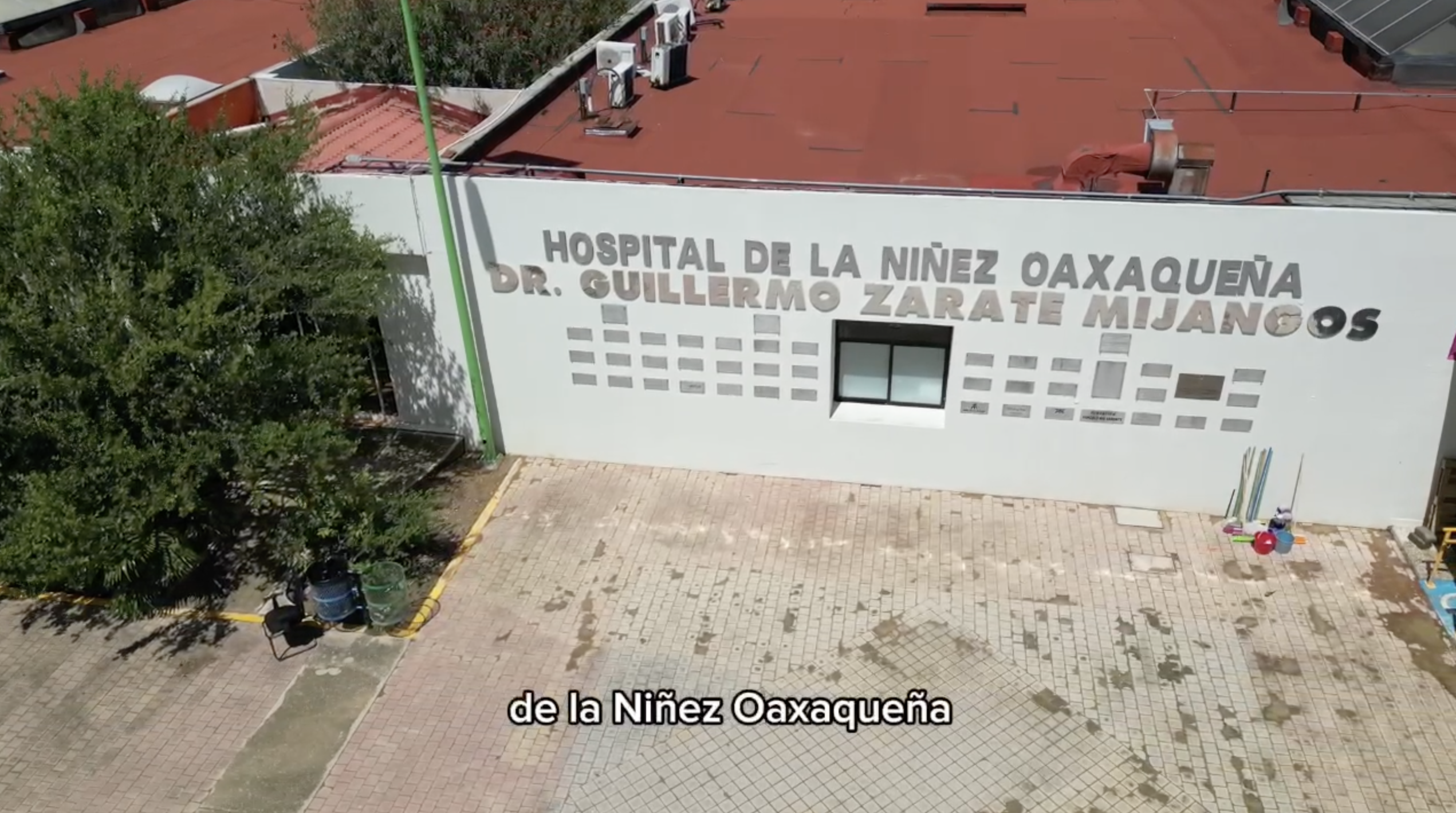 Informan causas del flujo de aguas lodosas del Hospital de la Niñez Oaxaqueña