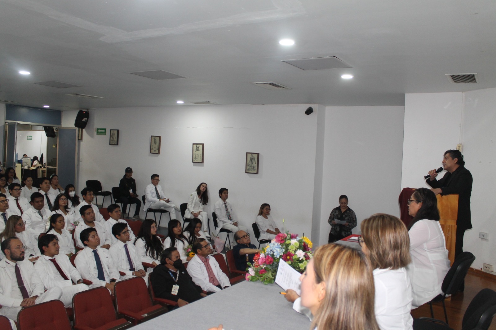 Concluyen profesionales de medicina, internado de pregrado en el Hospital General Aurelio Valdivieso