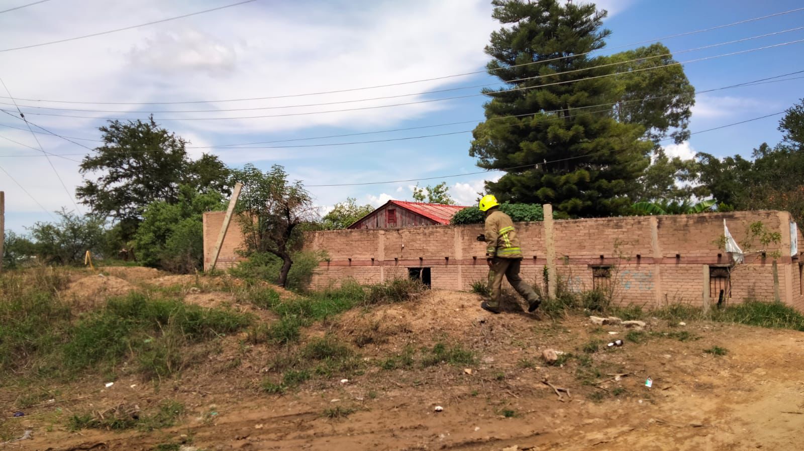 Atienden cuerpos de seguridad y auxilio reporte de presunto desplome de aeronave en San María Coyotepec