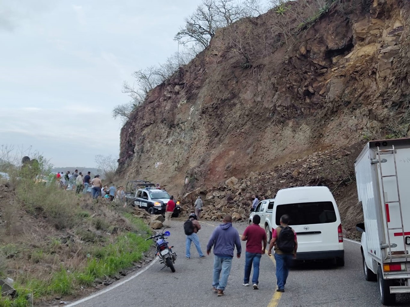 Se mantiene cerrada la circulación sobre la carretera 190 Oaxaca-Istmo