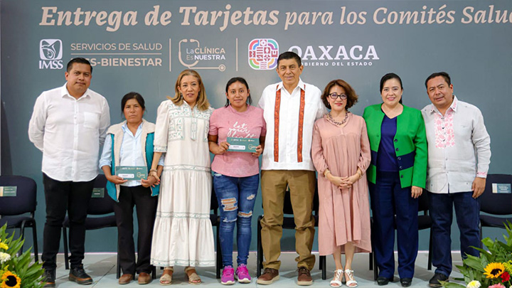 Continúa Gobierno de Oaxaca entrega de tarjetas La Clínica es Nuestra en Asunción Nochixtlán