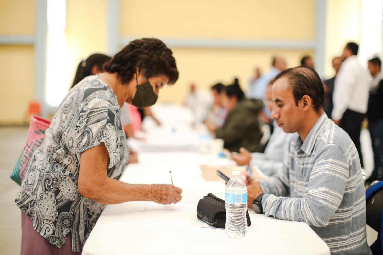 Concluye IEEPO en Valles Centrales entrega de apoyo por concepto de uniformes escolares 2024