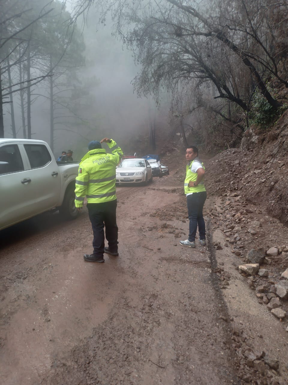 Se abre circulación vehicular en la carretera Oaxaca-Ixtlán, a la altura de Ixtepeji