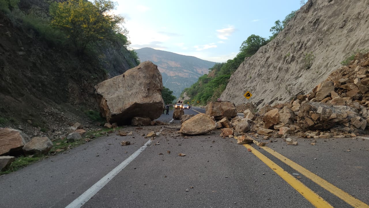 Cerrada la circulación en un carril de la carretera Oaxaca- Cuacnopalan