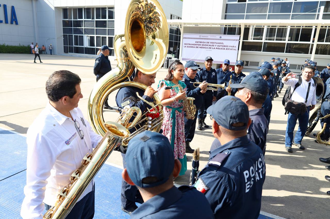 Banda de Música de la Policía Estatal recibe nuevos instrumentos musicales