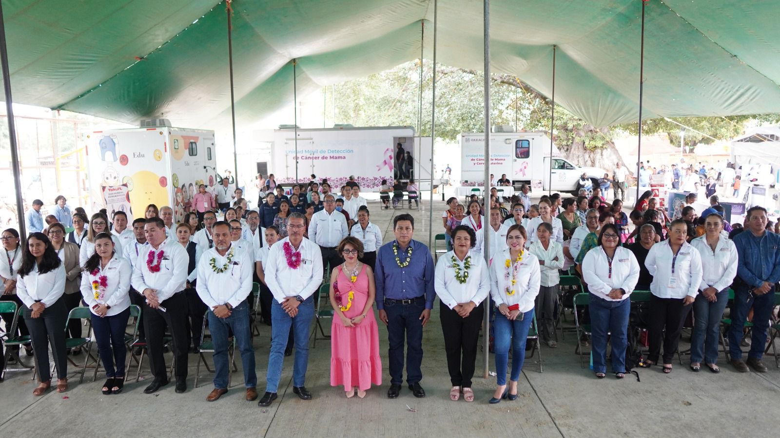 Acerca SSO servicios gratuitos en Expo Salud en Trinidad Zaachila