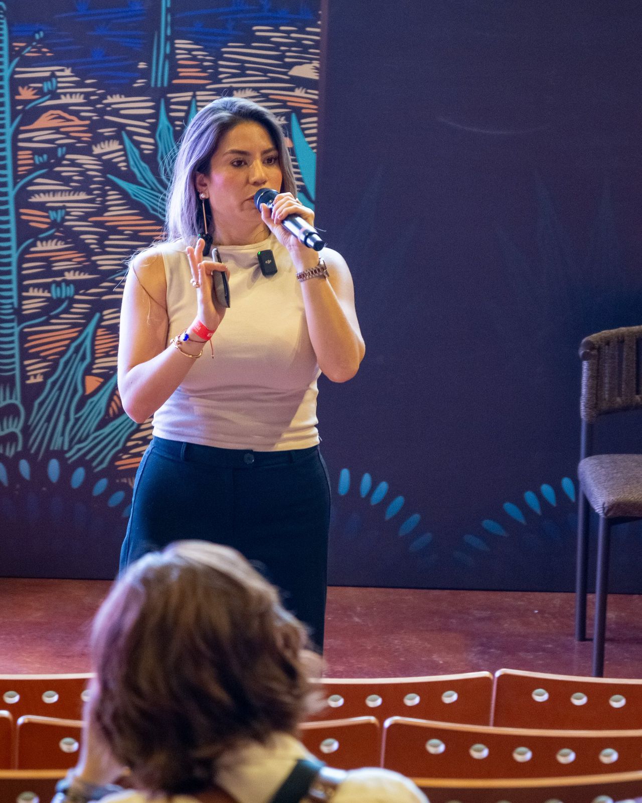 Personas expertas apoyan crecimiento de empresas oaxaqueñas en la Feria del Mezcal