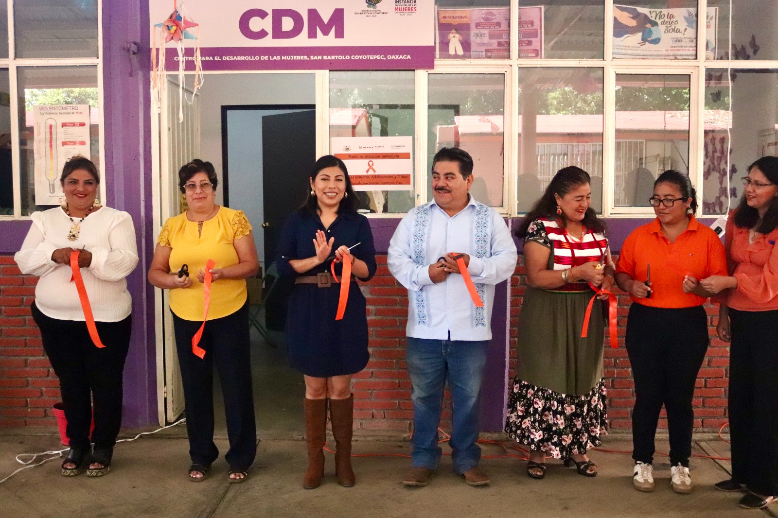 Contra la violencia de género, suman voluntades Secretaría de las Mujeres y municipio de San Bartolo Coyotepec