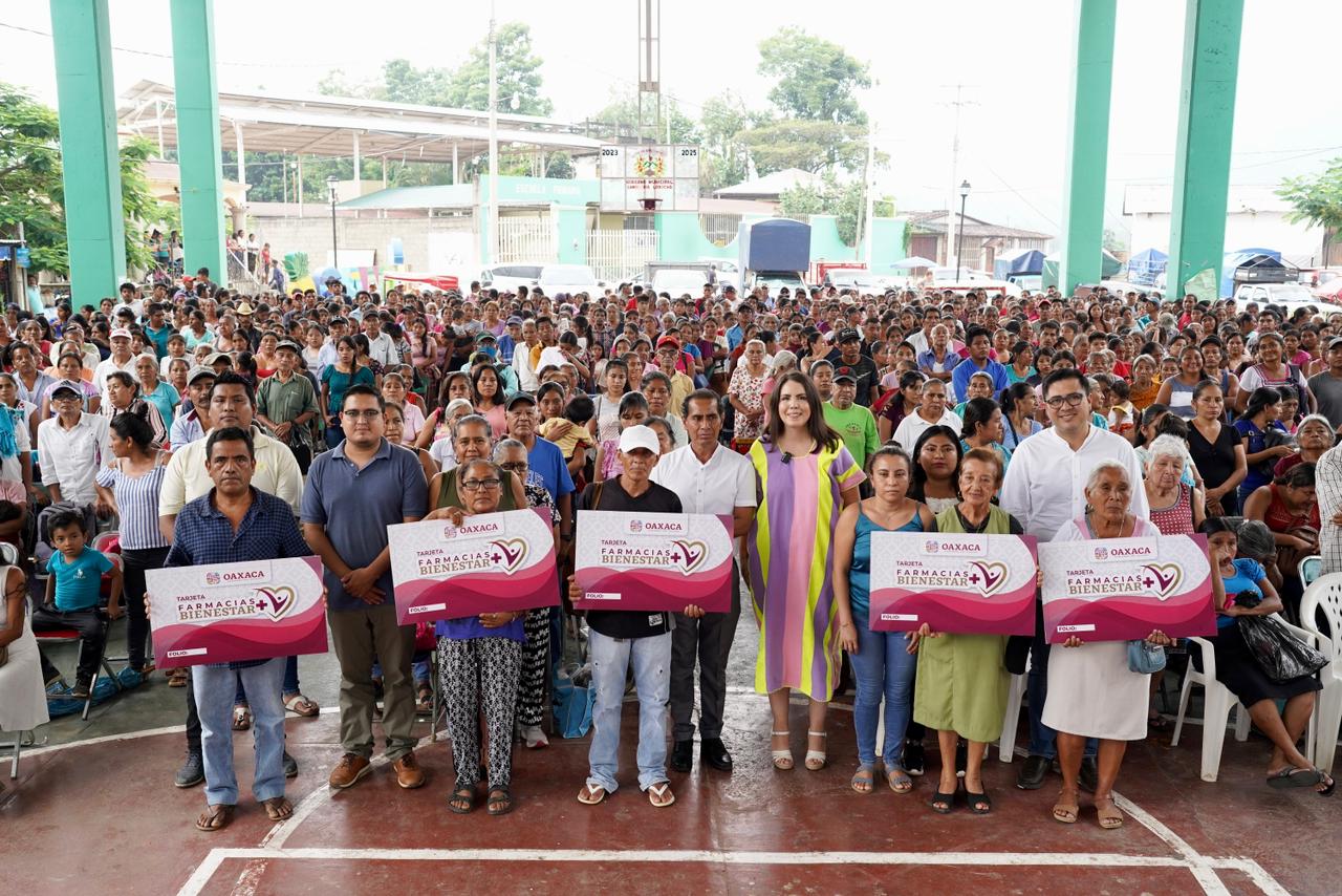Reciben en la Costa Tarjetas de Farmacias Bienestar