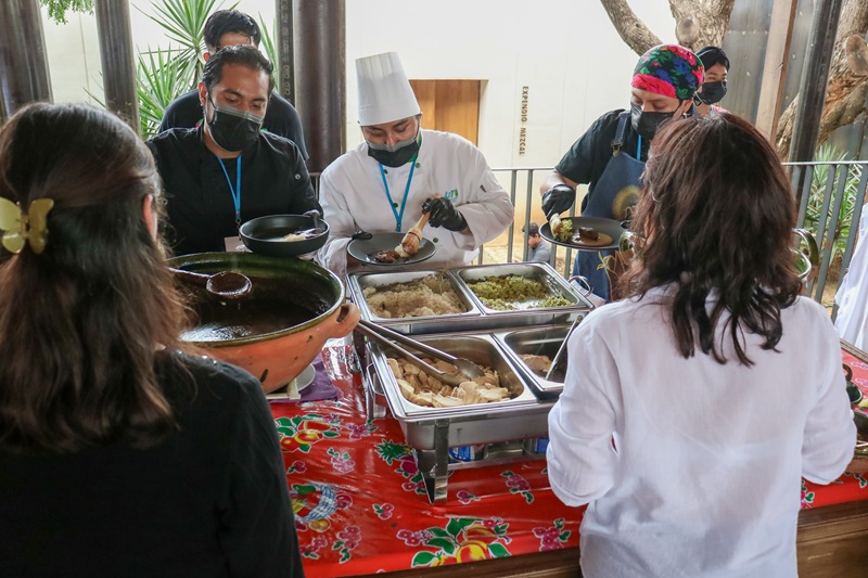 Participa estudiantado de la UTVCO en el Festival de los Moles 2024