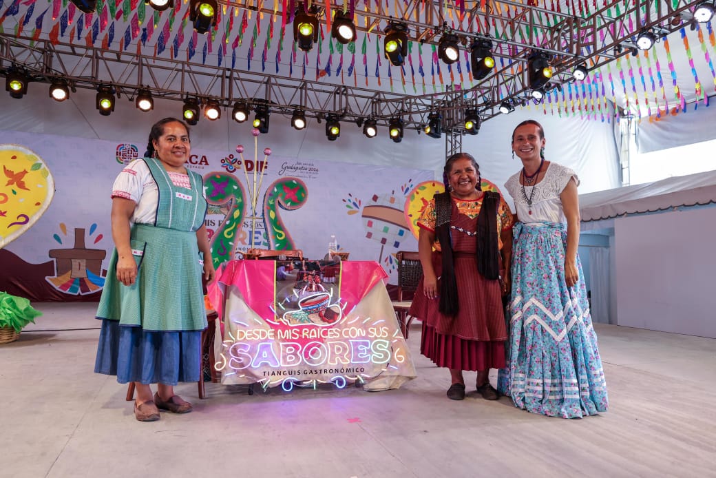 Tianguis gastronómico recibe a Abigail y Rufina Mendoza, herederas de la cocina tradicional