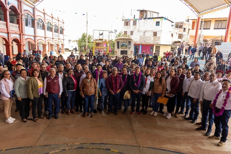 Invierte Gobierno de Oaxaca 9 mdp para educación, viviendas y salud de San Antonio Huitepec