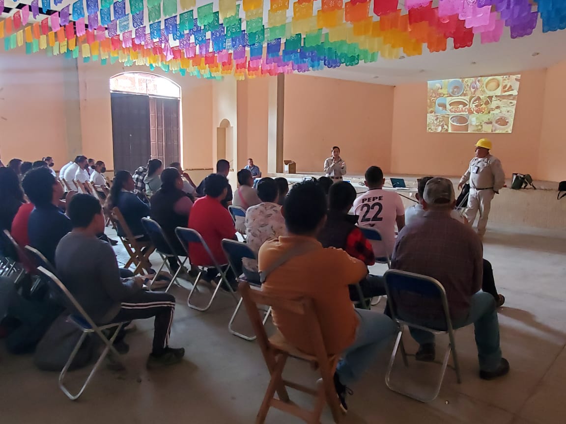 Capacitan a habitantes de Sola de Vega en el combate al dengue