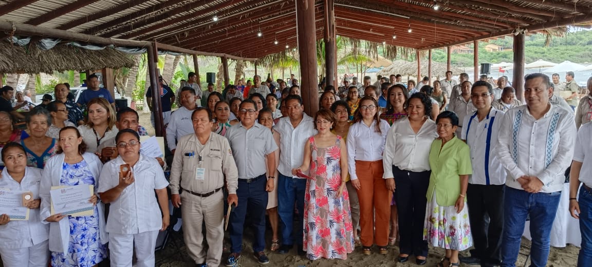 Condecora SSO a 79 trabajadoras y trabajadores en la Costa
