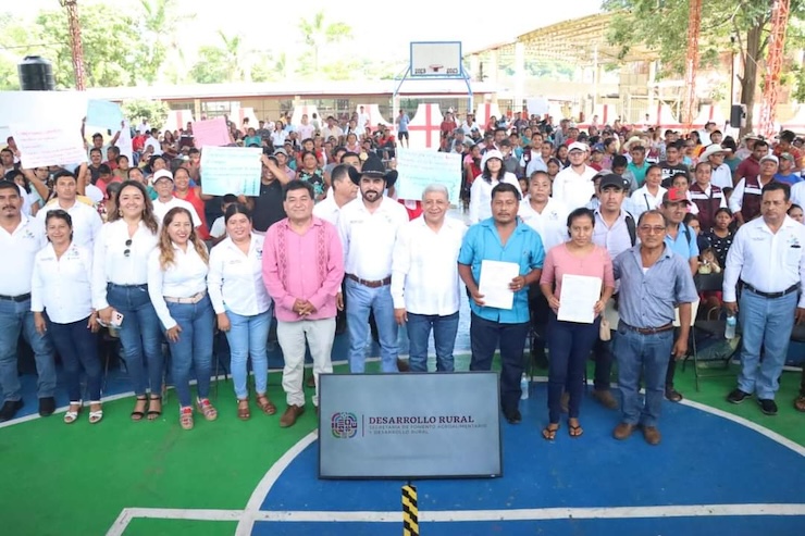 Invierte Sefader 3 mdp en apoyos para el campo en Santa María Colotepec