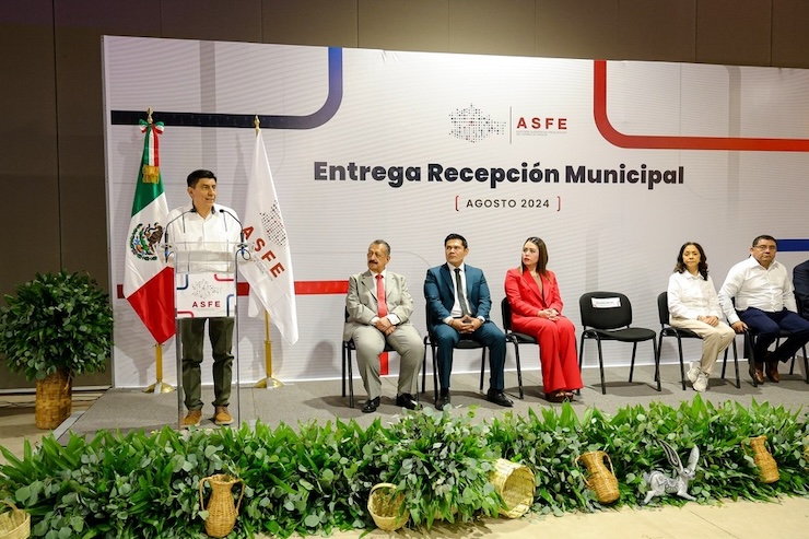 Capacitan sobre transparencia y rendición de cuentas a autoridades municipales entrantes y salientes