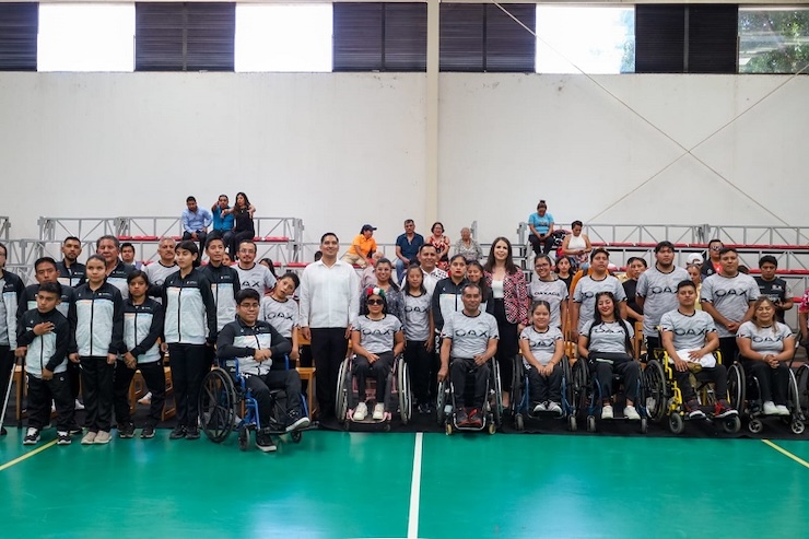 Abanderan a delegación que representará a Oaxaca en los juegos Paranacionales Conade 2024