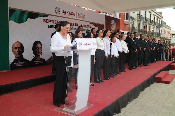 Preside Cocitei ceremonia de Arriamiento del Lábaro Patrio