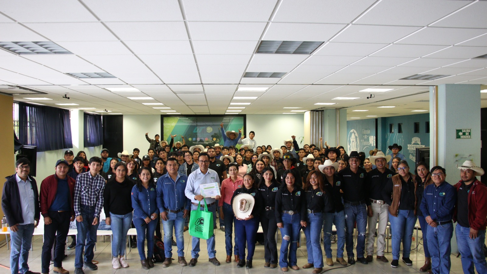 Estudiantes de Agricultura Sustentable y Protegida de la UTVCO conmemoran Día del Maíz