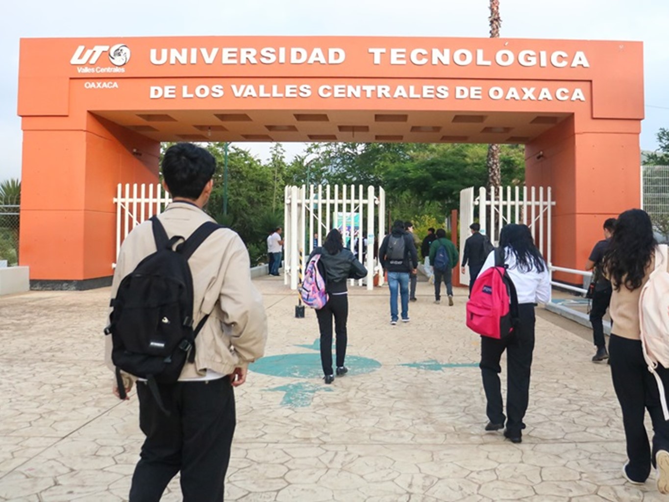 Inician cuatrimestre más de mil 700 estudiantes en la UTVCO