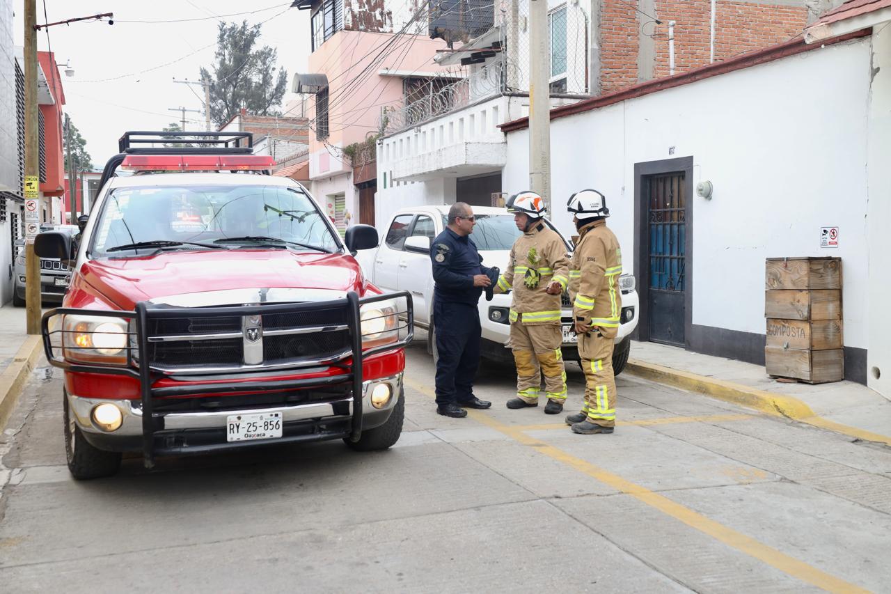 Atienden cuerpos de seguridad y auxilio incendio registrado en Ciudad de Oaxaca