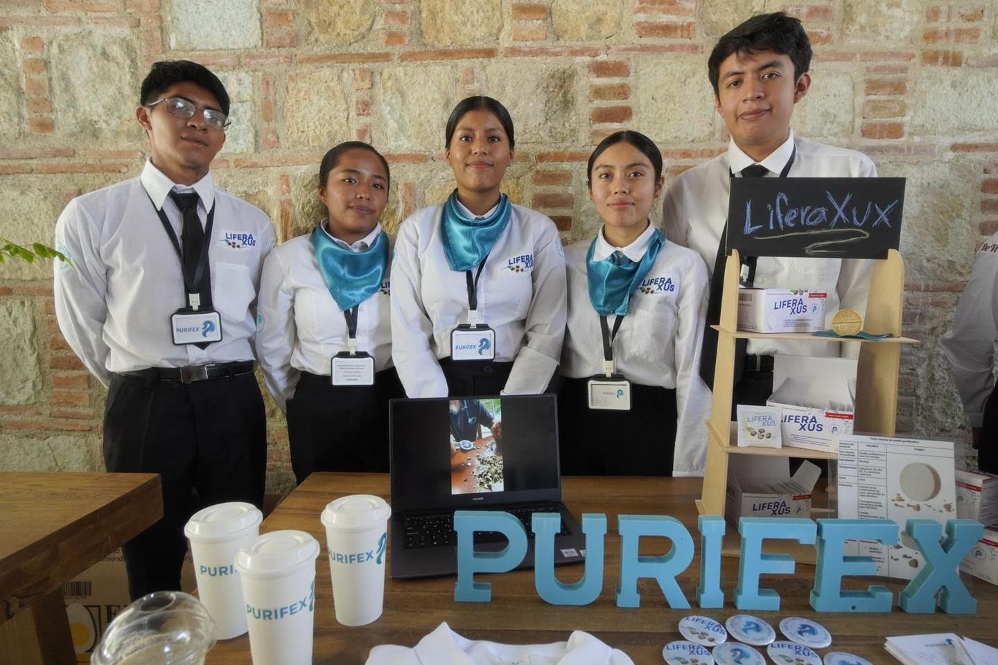Exponen alumnos de la UTVCO emprendimientos para el desarrollo social 