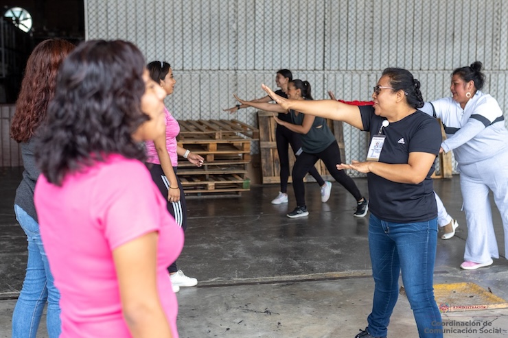 Imparte Secretaría de Administración taller de defensa personal para mujeres