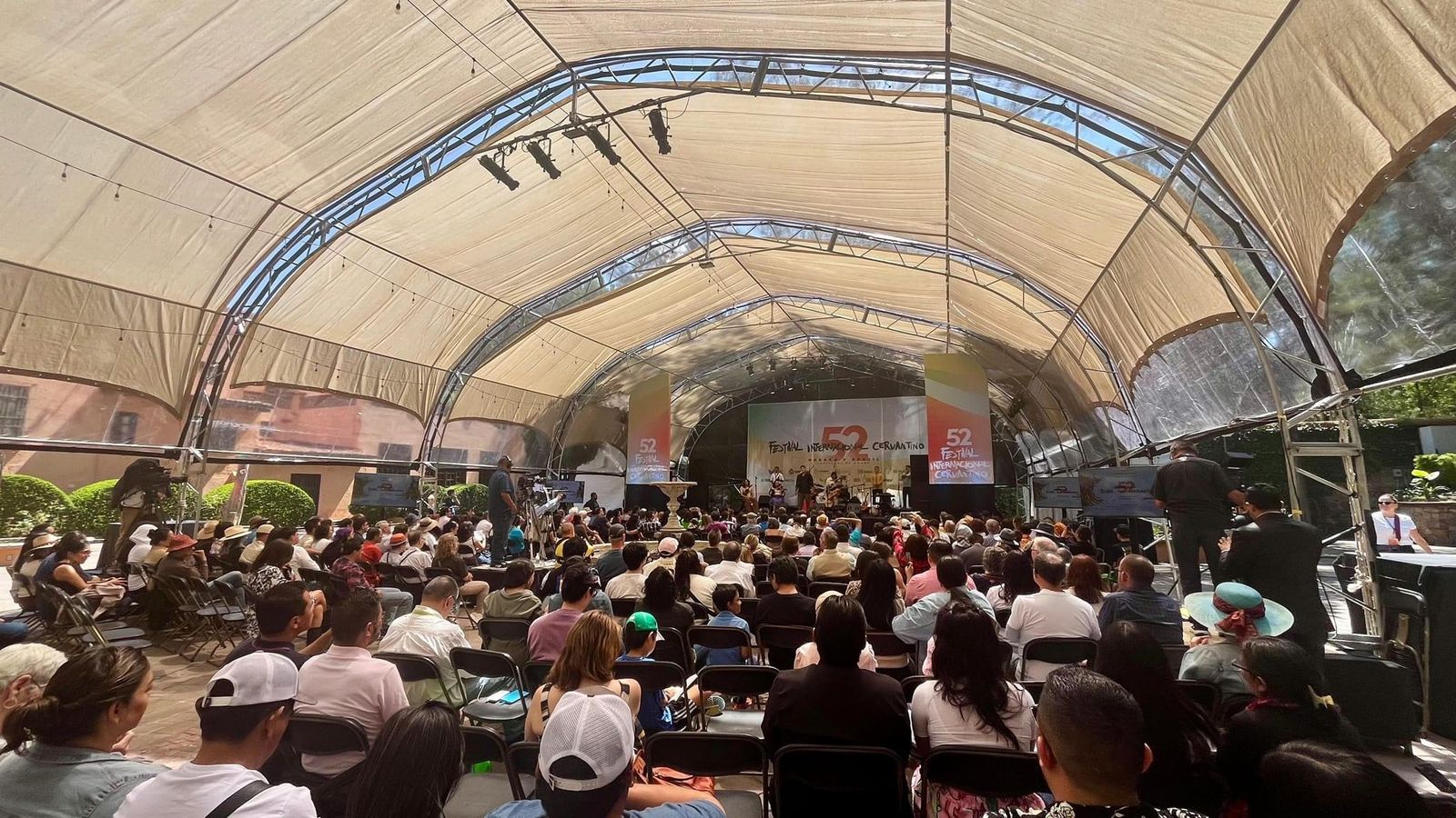 Pasatono Orquesta deleita al público del FIC 2024