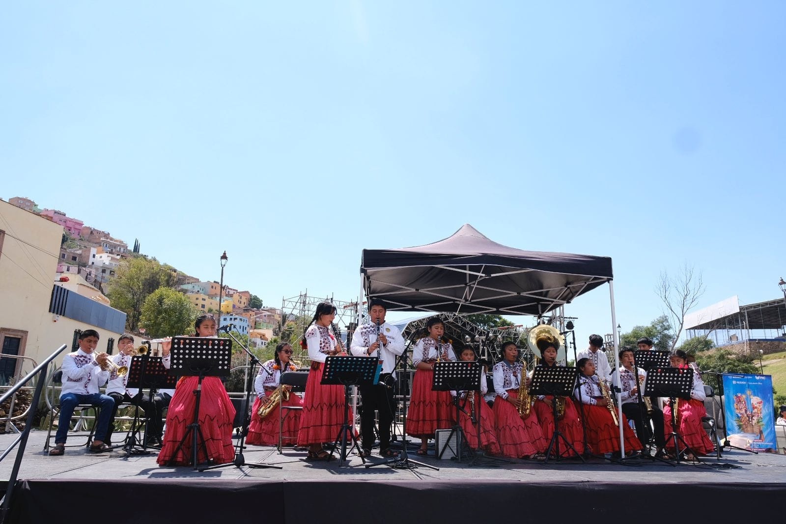 Arte circense indígena maravilla a las y los asistentes al Festival Internacional Cervantino 2024