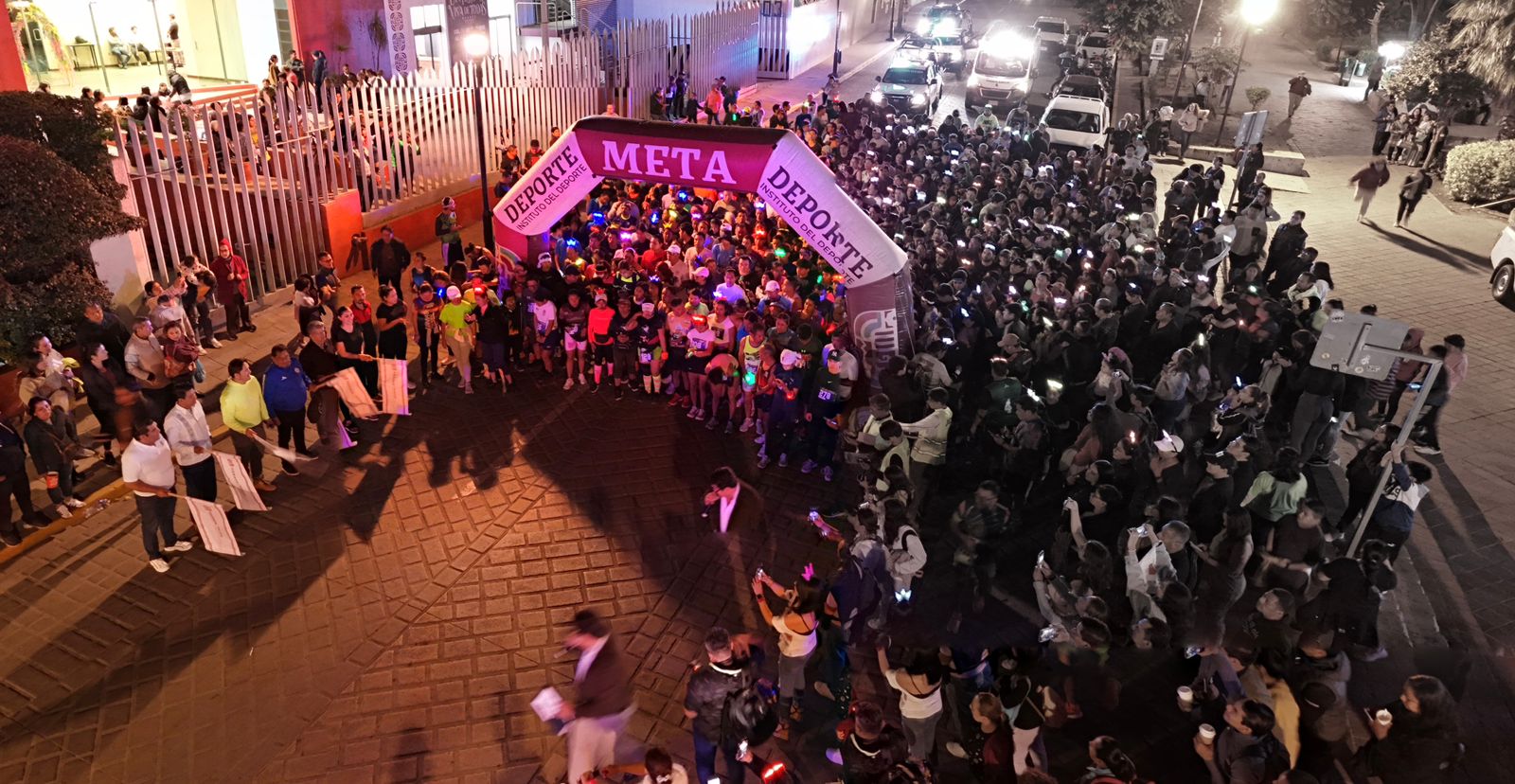 Celebra SSO con gran éxito Carrera Nocturna Neón